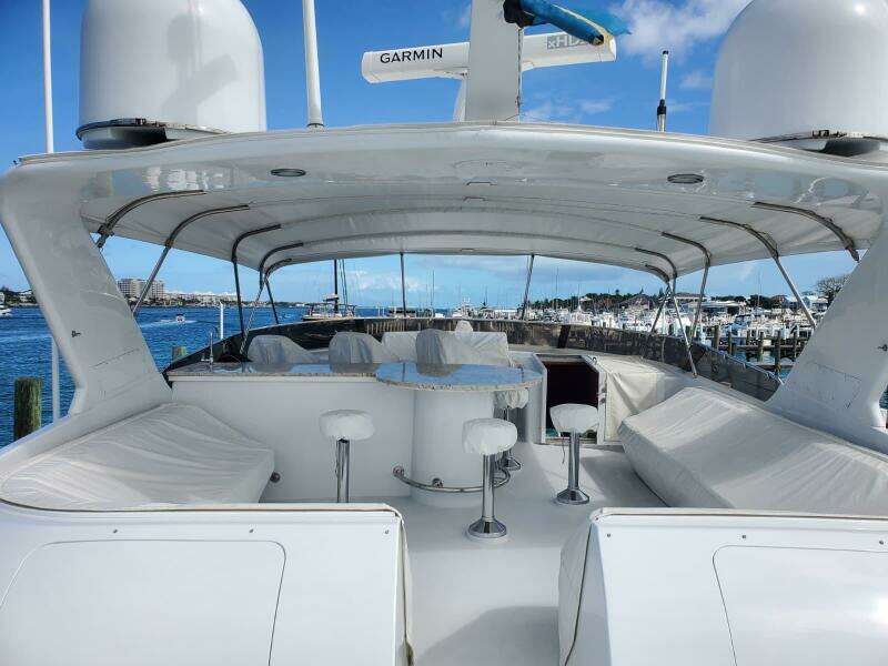 2000 Hatteras 75 Sport Deck