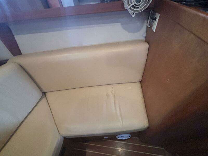 2004 Mainship Pilot 30 Rum Runner II