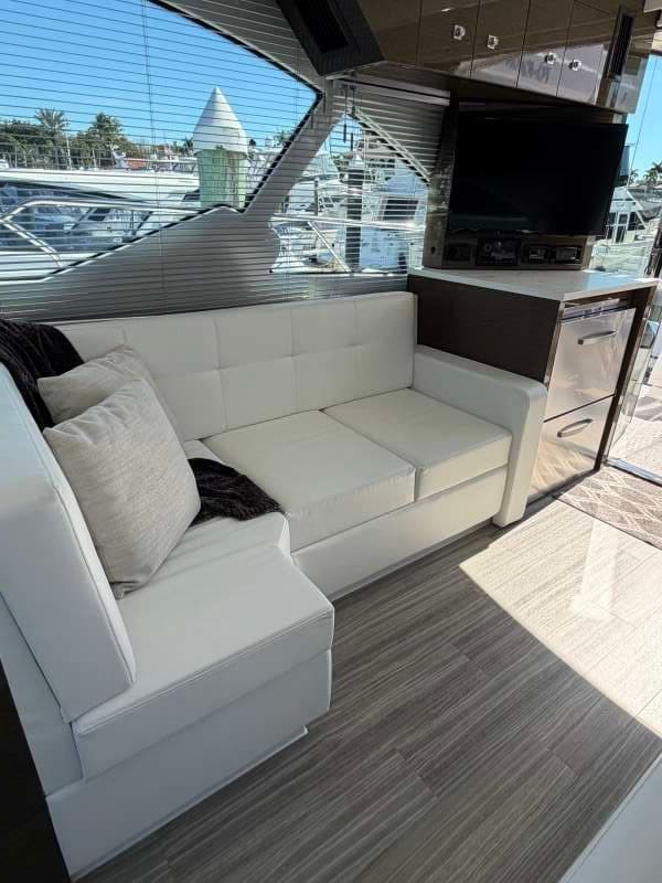2020 Cruisers Yachts 50 CANTIUS