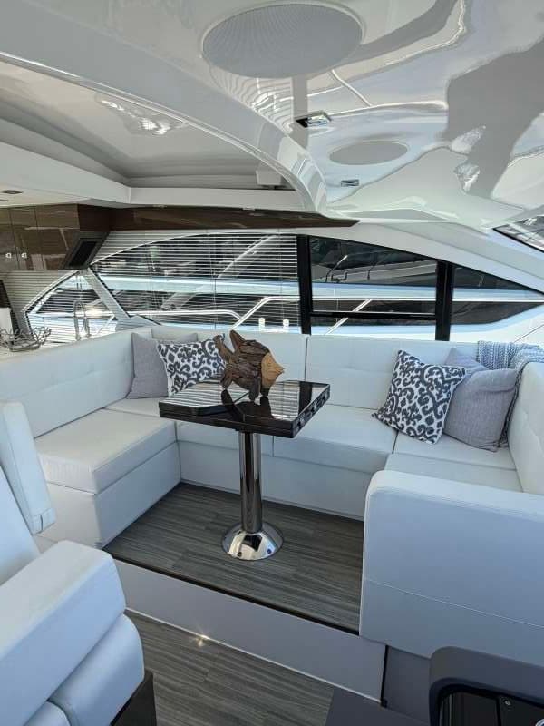 2020 Cruisers Yachts 50 CANTIUS