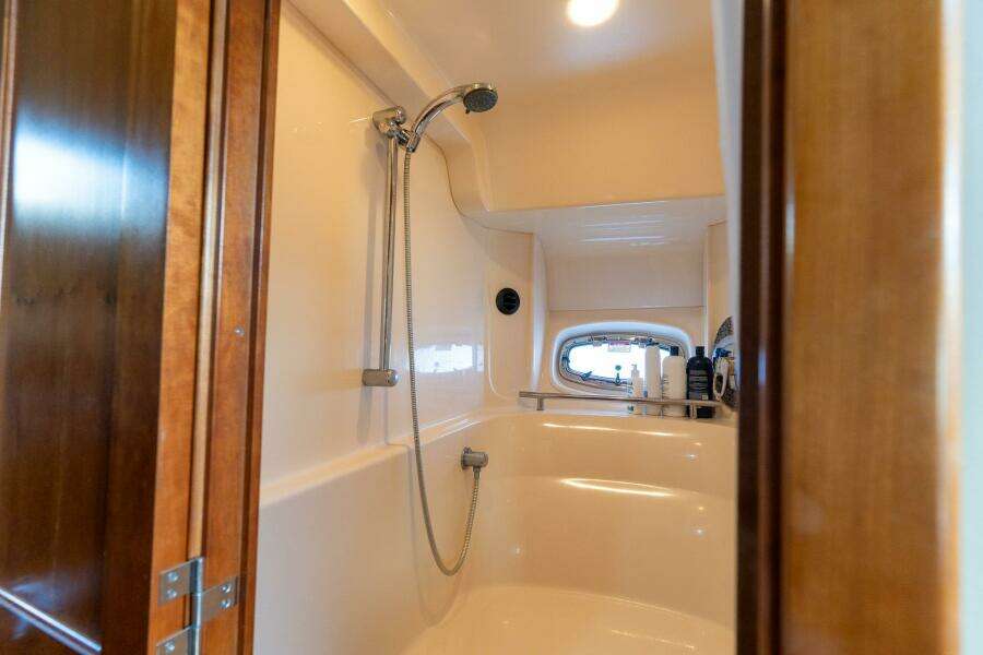 2005 Sea Ray 48 Sundancer