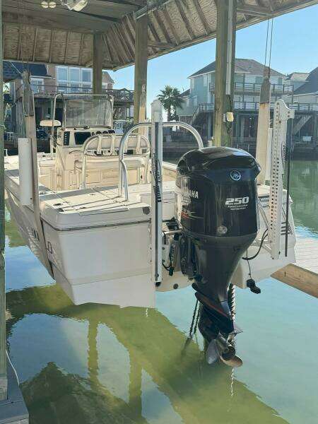 2016 Robalo 226 Cayman