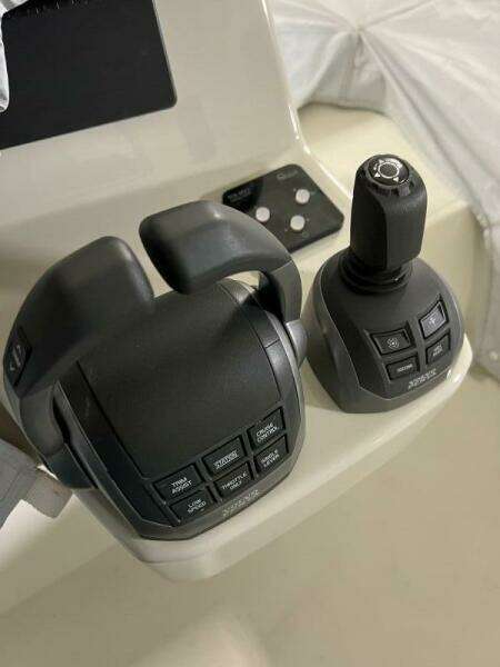 2023 Absolute 48 Navetta