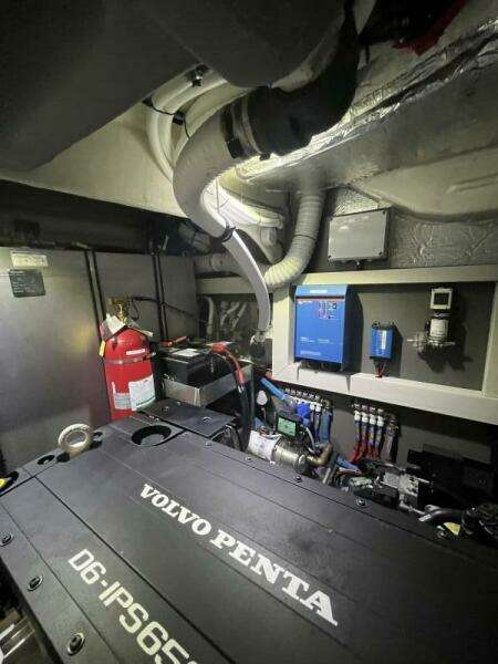 2023 Absolute 48 Navetta