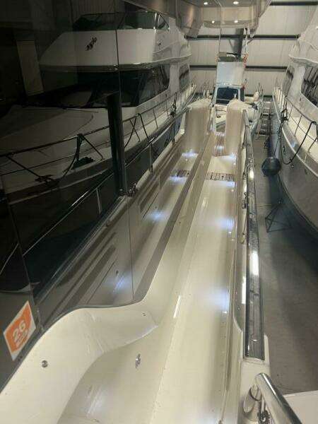 2023 Absolute 48 Navetta