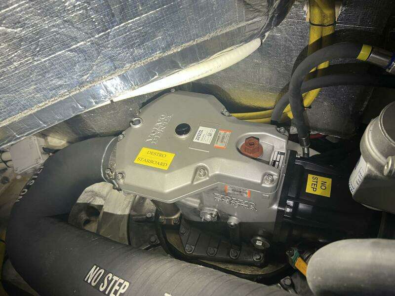 2023 Absolute 48 Navetta