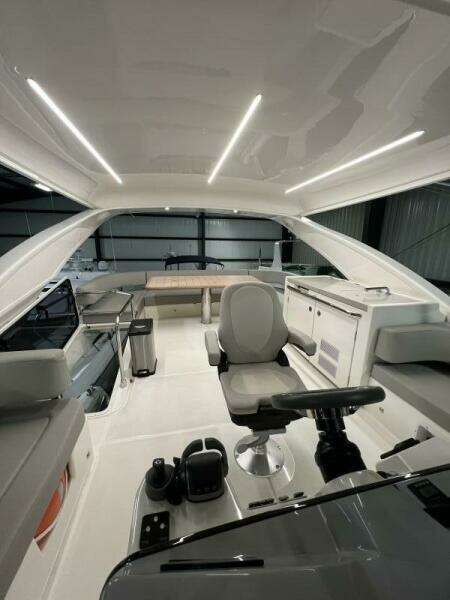 2023 Absolute 48 Navetta