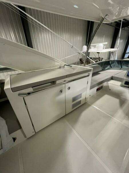 2023 Absolute 48 Navetta