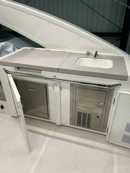 2023 Absolute 48 Navetta