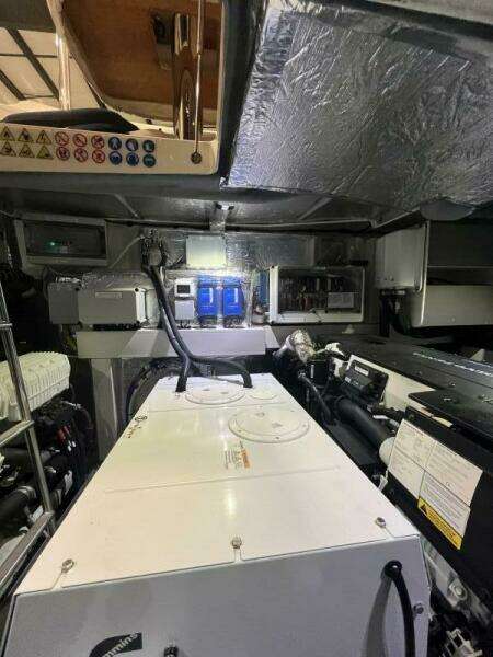 2023 Absolute 48 Navetta