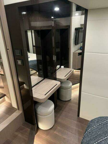 2023 Absolute 48 Navetta