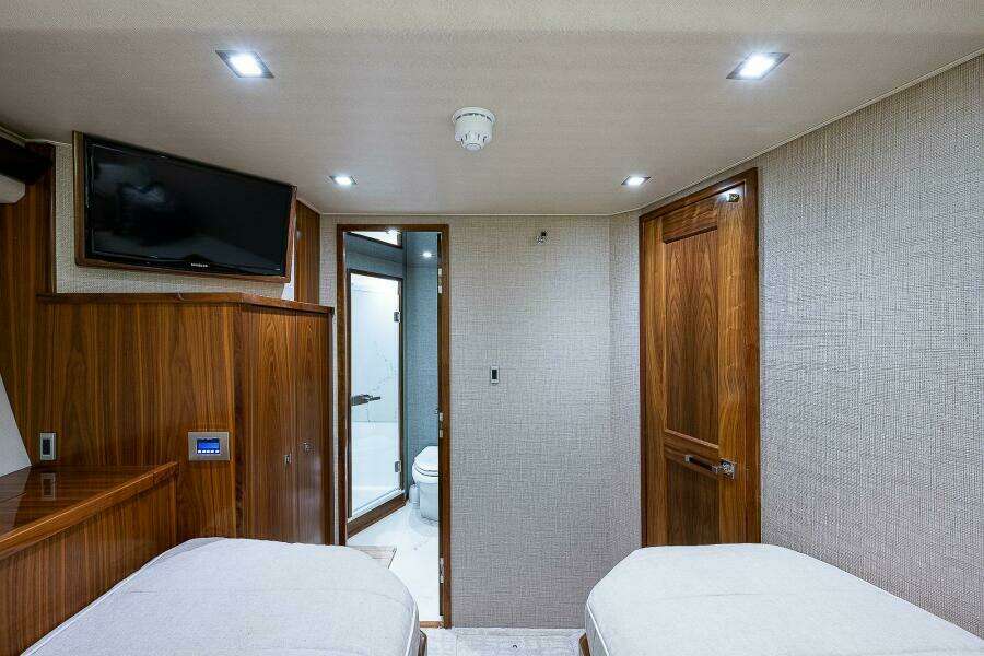 Viking 75 MIRAGE - Starboard Guest Stateroom