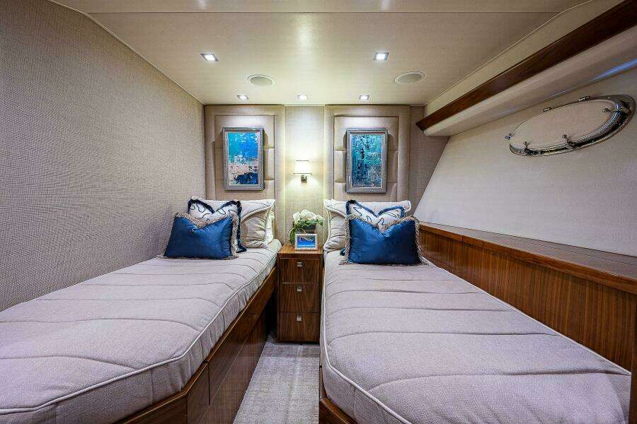 Viking 75 MIRAGE - Starboard Guest Stateroom