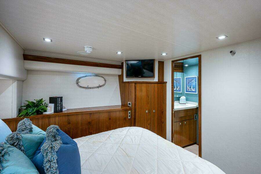 Viking 75 MIRAGE - Port Guest Stateroom