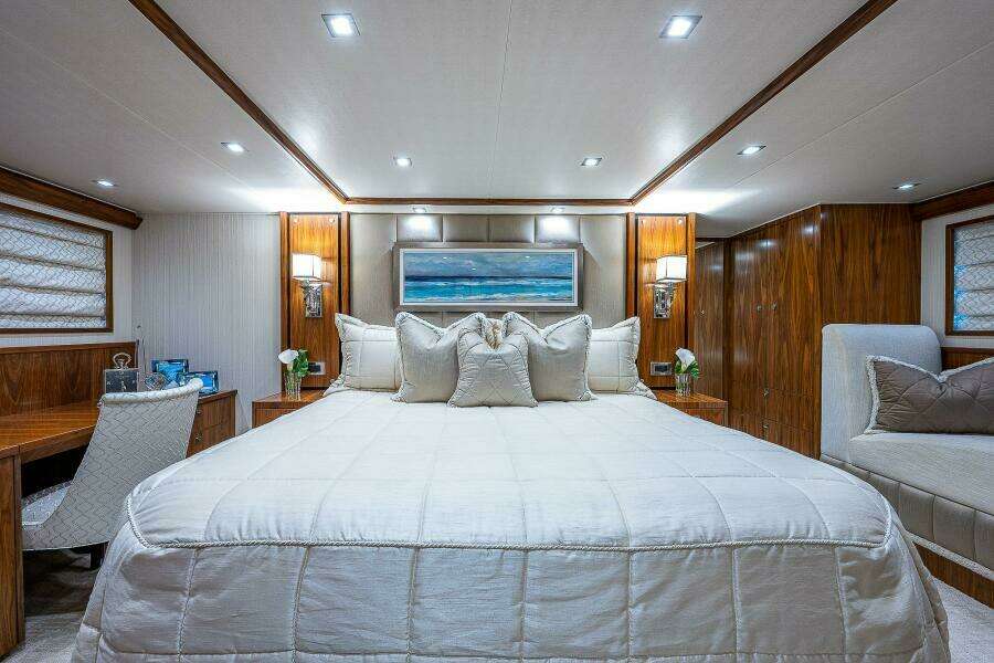 Viking 75 MIRAGE - Master Stateroom