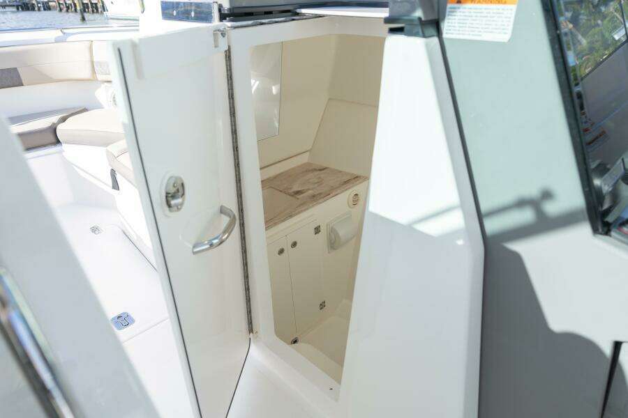 Pursuit 24 JOYSEA -  Head Compartment