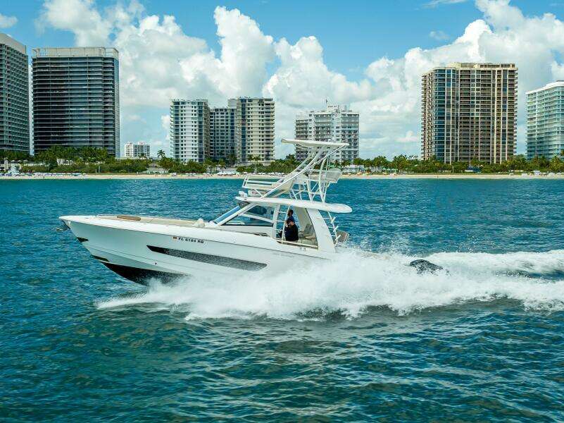 2016 Boston Whaler 