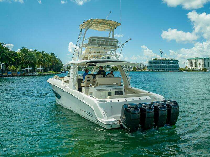 2016 Boston Whaler 