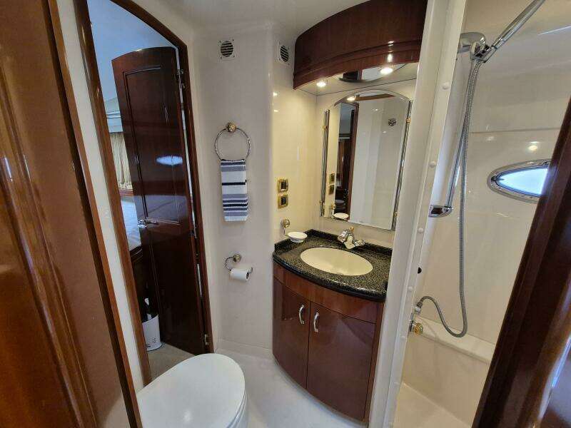 2005 Carver 560 Voyager