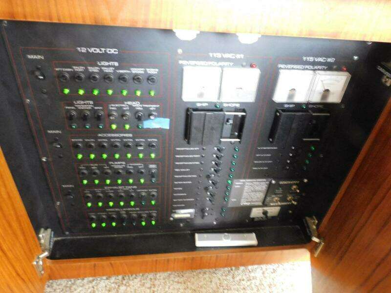 1993 Carver 445 Aft Cabin Motor Yacht