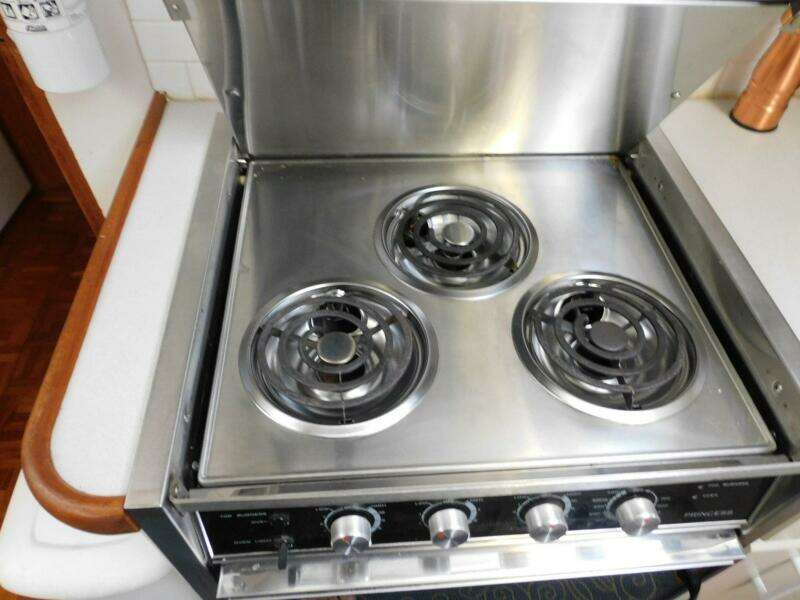 1993 Carver 445 Aft Cabin Motor Yacht