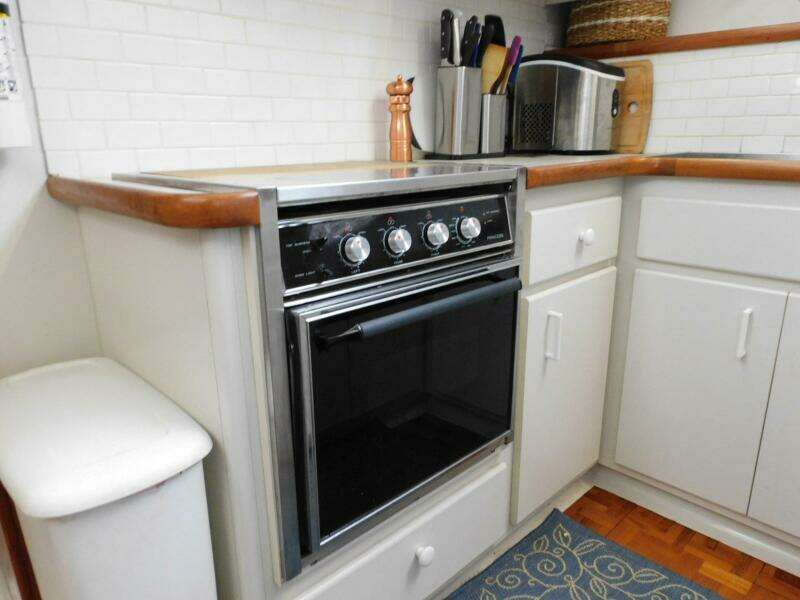 1993 Carver 445 Aft Cabin Motor Yacht