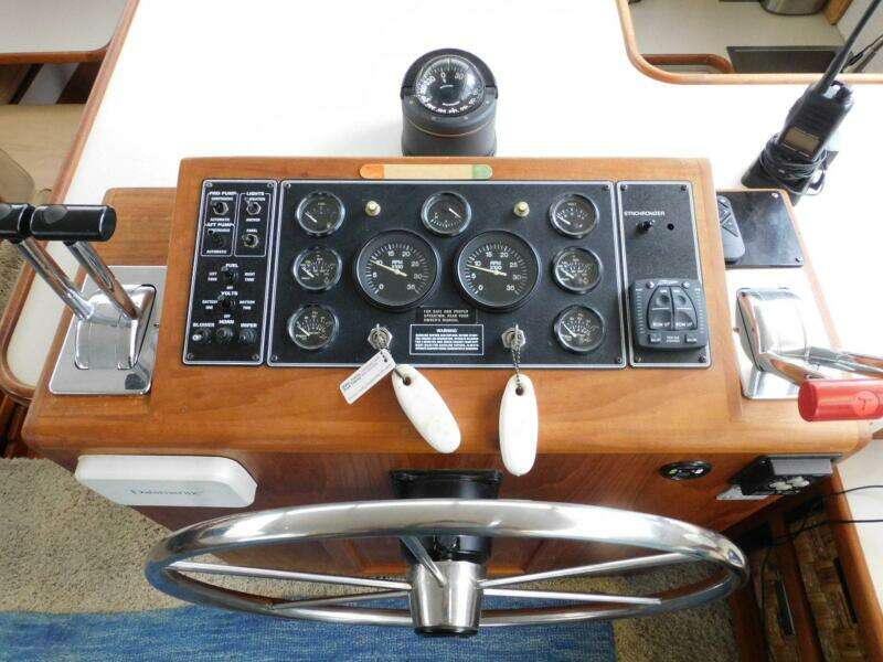 1993 Carver 445 Aft Cabin Motor Yacht