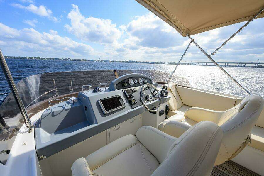 Beneteau 44 Stellar Seascape  - Bridge Electronics