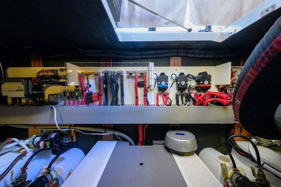 Beneteau 44 Stellar Seascape  - Engine Room