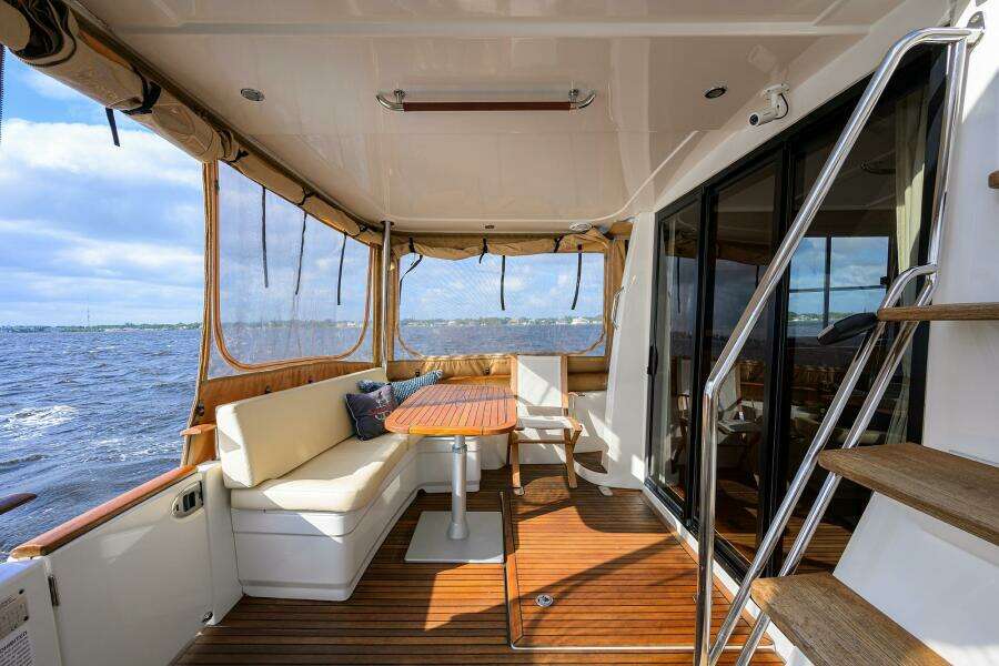Beneteau 44 Stellar Seascape  - Aft Deck, Dining and Seating