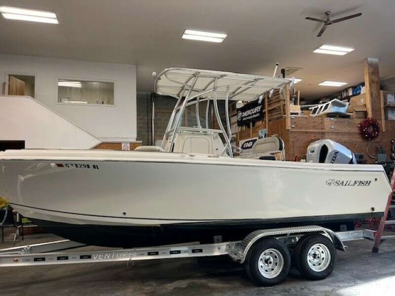 2023 Sailfish 220 CC