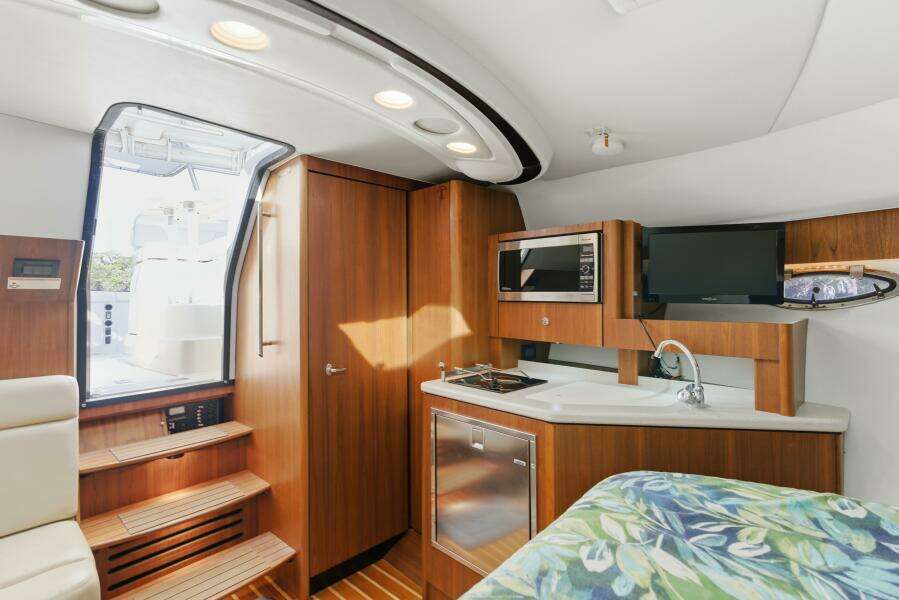 Tiara 31 Serenity- Cabin/Galley