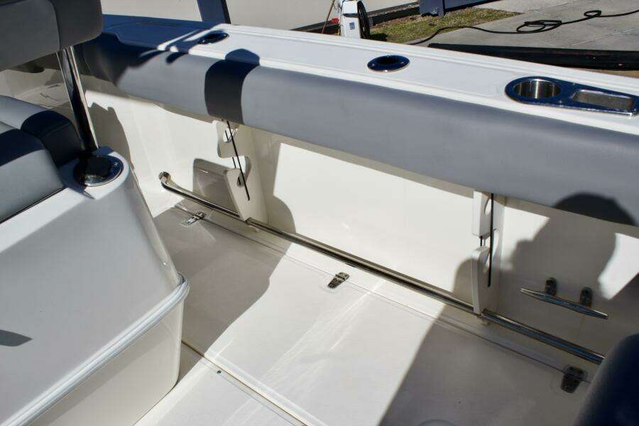 2022 Boston Whaler 230 Outrage