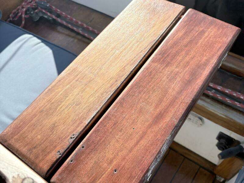 cockpit table closed