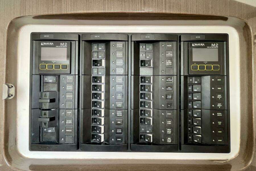 2018 Intrepid 407 Cuddy