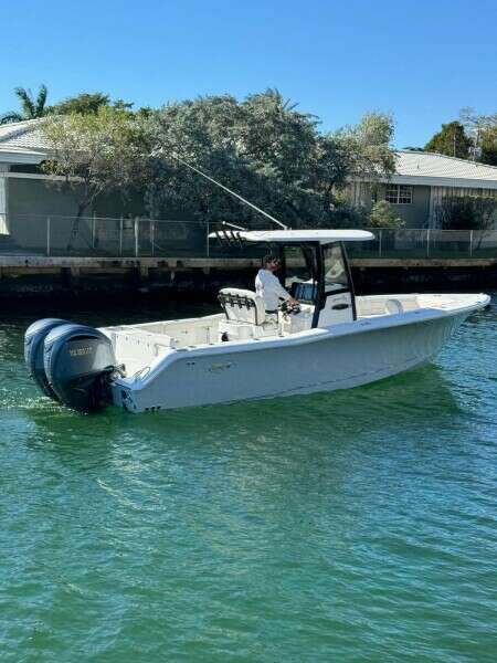 2022 Sea Hunt 27 Gamefish Forward Seating