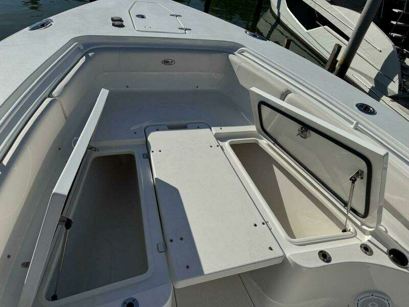 2022 Sea Hunt 27 Gamefish Forward Seating