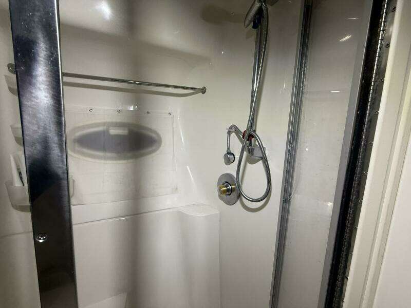 2004 Carver 460 voyager