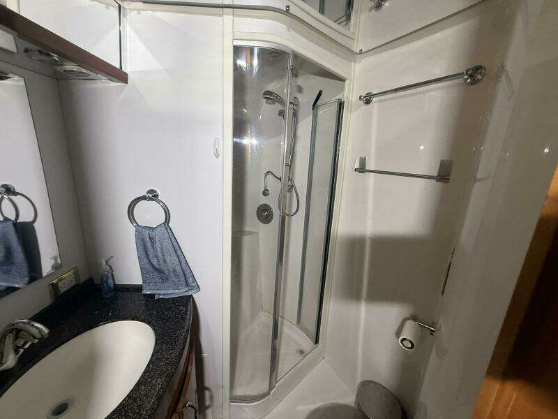 2004 Carver 460 voyager