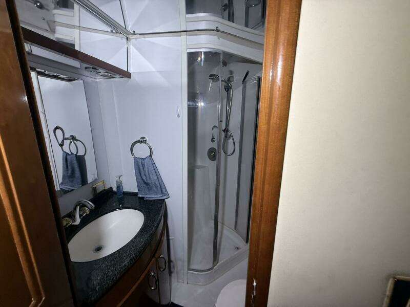 2004 Carver 460 voyager