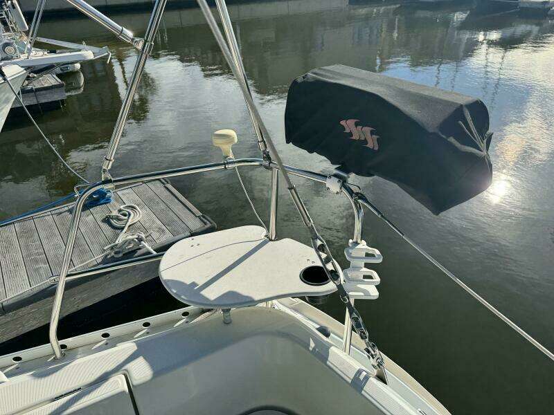 1999 Beneteau 381