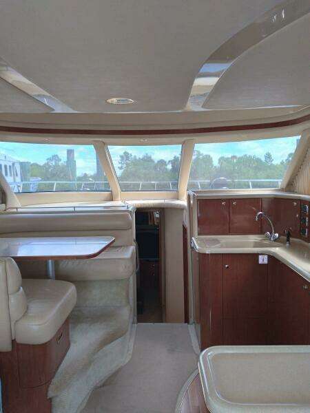 Sea Ray 48 LIFE IS GOOD TODAY - Galley Dinette
