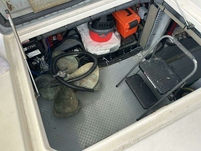 Sea Ray 48 LIFE IS GOOD TODAY - Engine Room