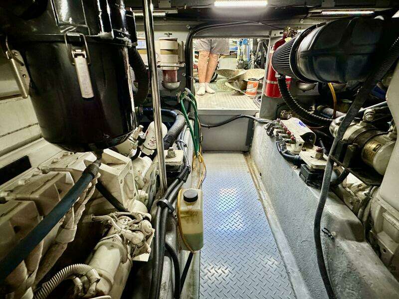 Sea Ray 48 LIFE IS GOOD TODAY - Engine Room