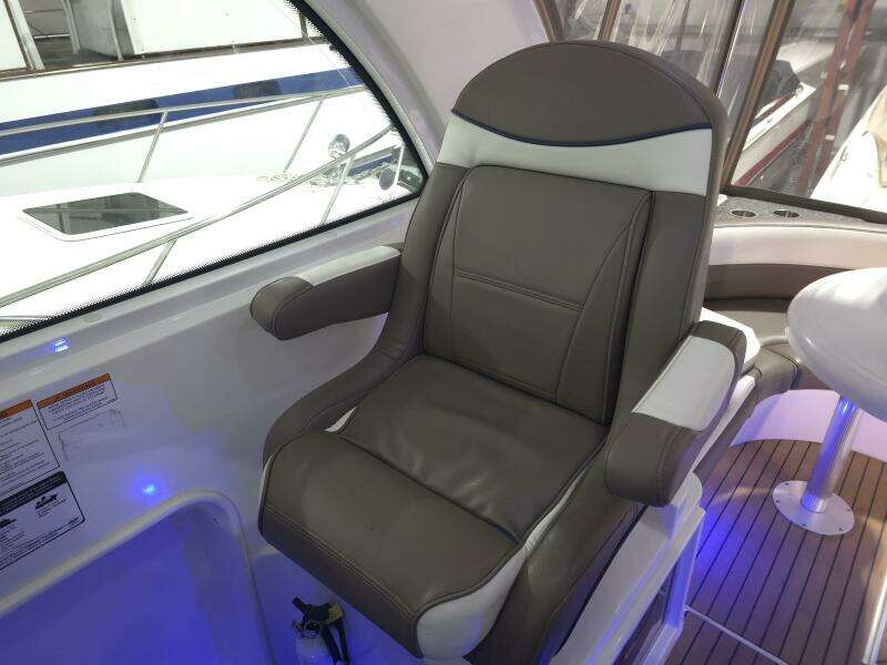 2008 Cruisers Yachts 