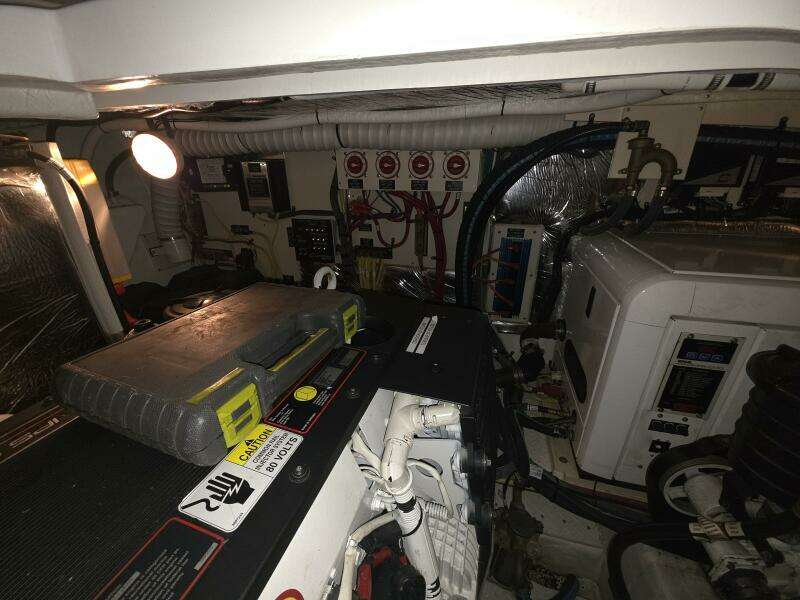 2008 Cruisers Yachts 