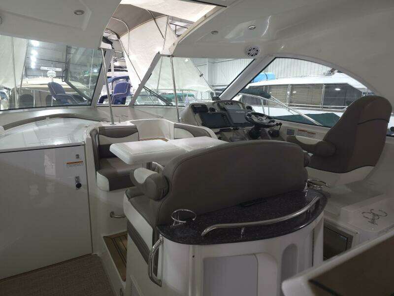 2008 Cruisers Yachts 