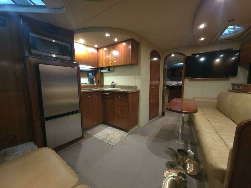 2008 Cruisers Yachts 