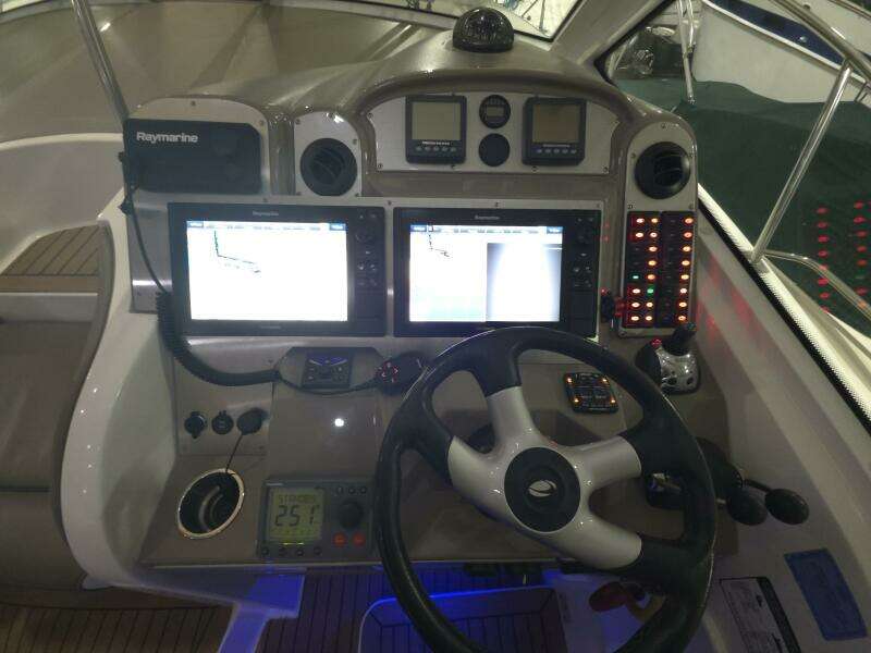 2008 Cruisers Yachts 