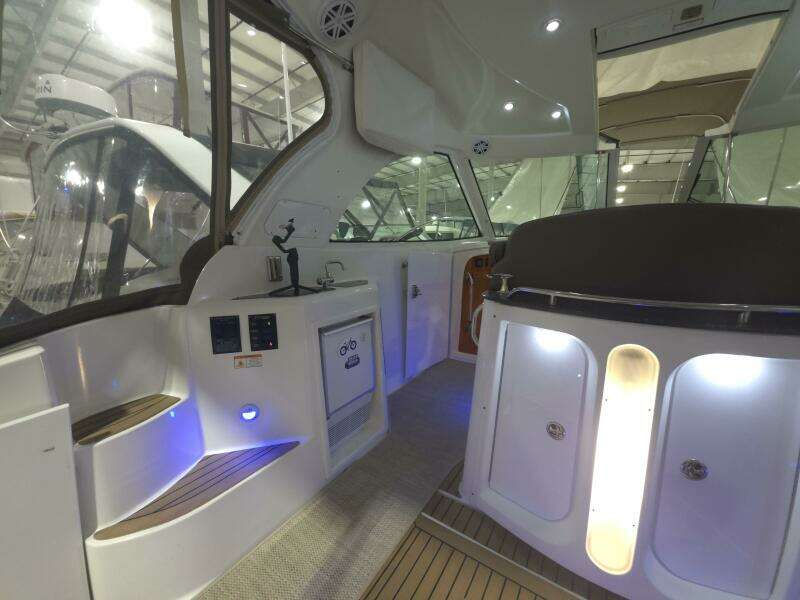 2008 Cruisers Yachts 